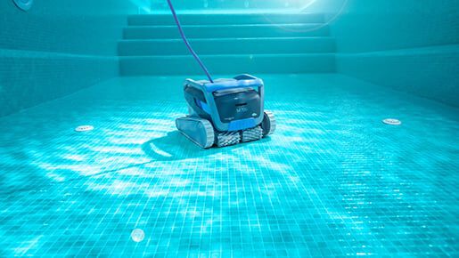 Dolphin M700 un robot de piscine robuste et puissant